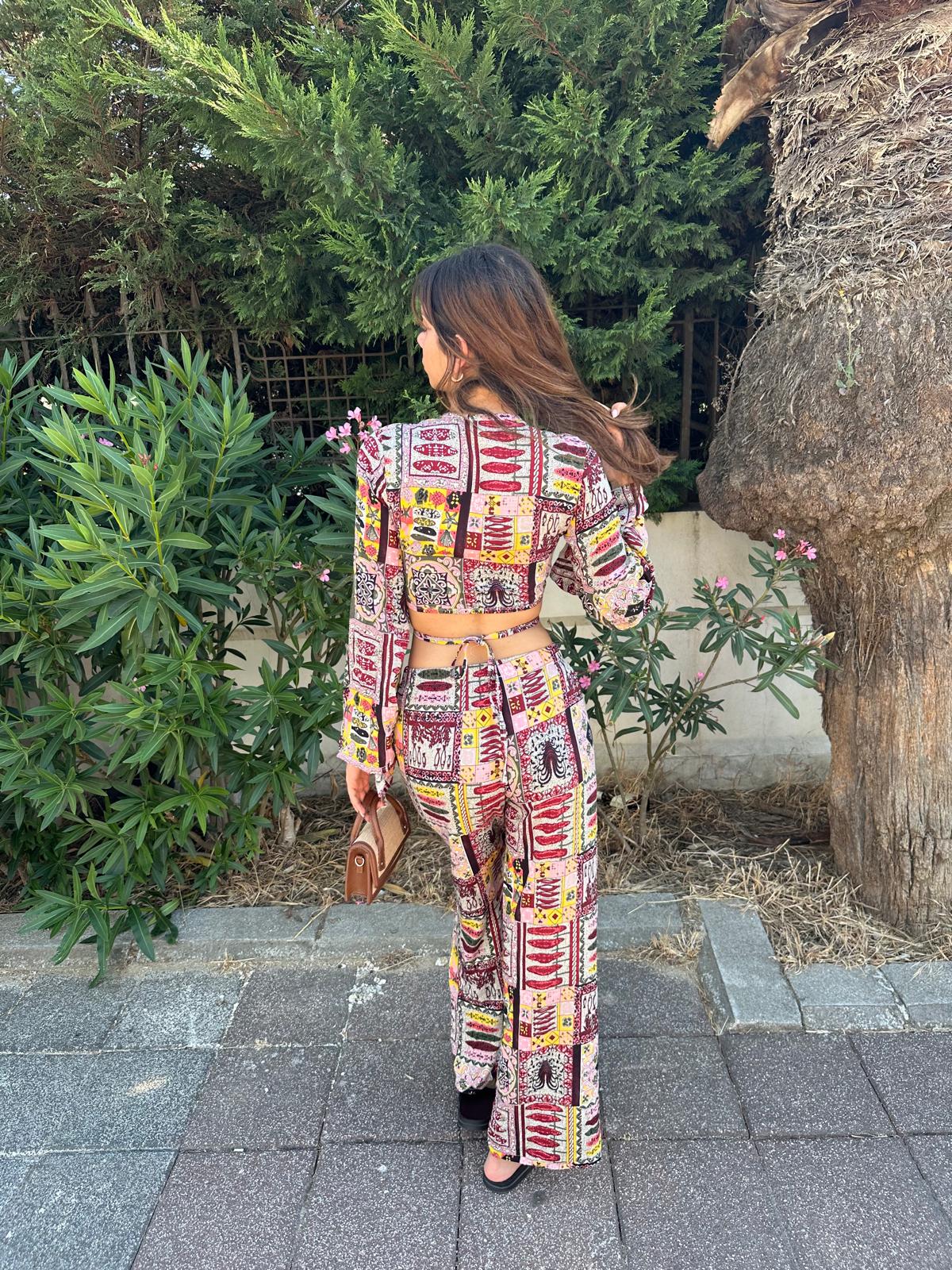 CherryLane Renkli Etnik Desenli Bohem Stil Yazlık Takım – İspanyol Kol Crop Üst ve Salaş Pantolon