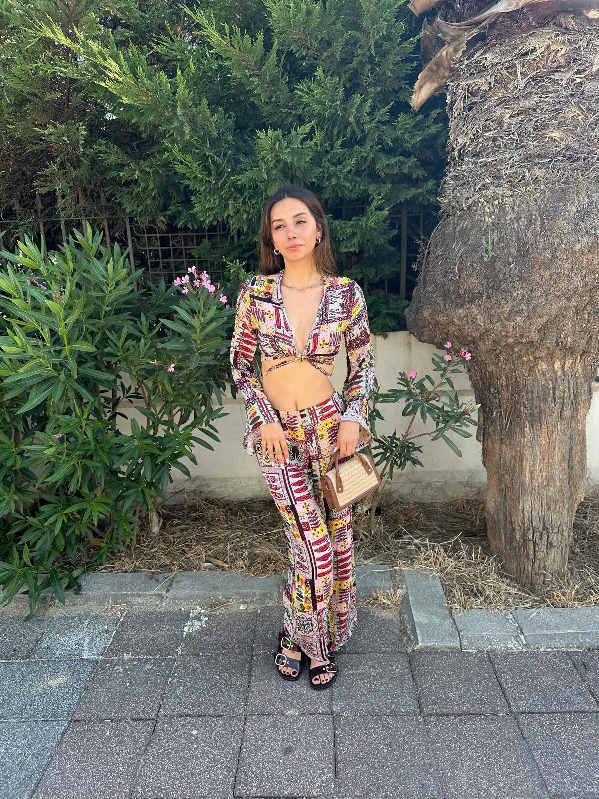 CherryLane Renkli Etnik Desenli Bohem Stil Yazlık Takım – İspanyol Kol Crop Üst ve Salaş Pantolon