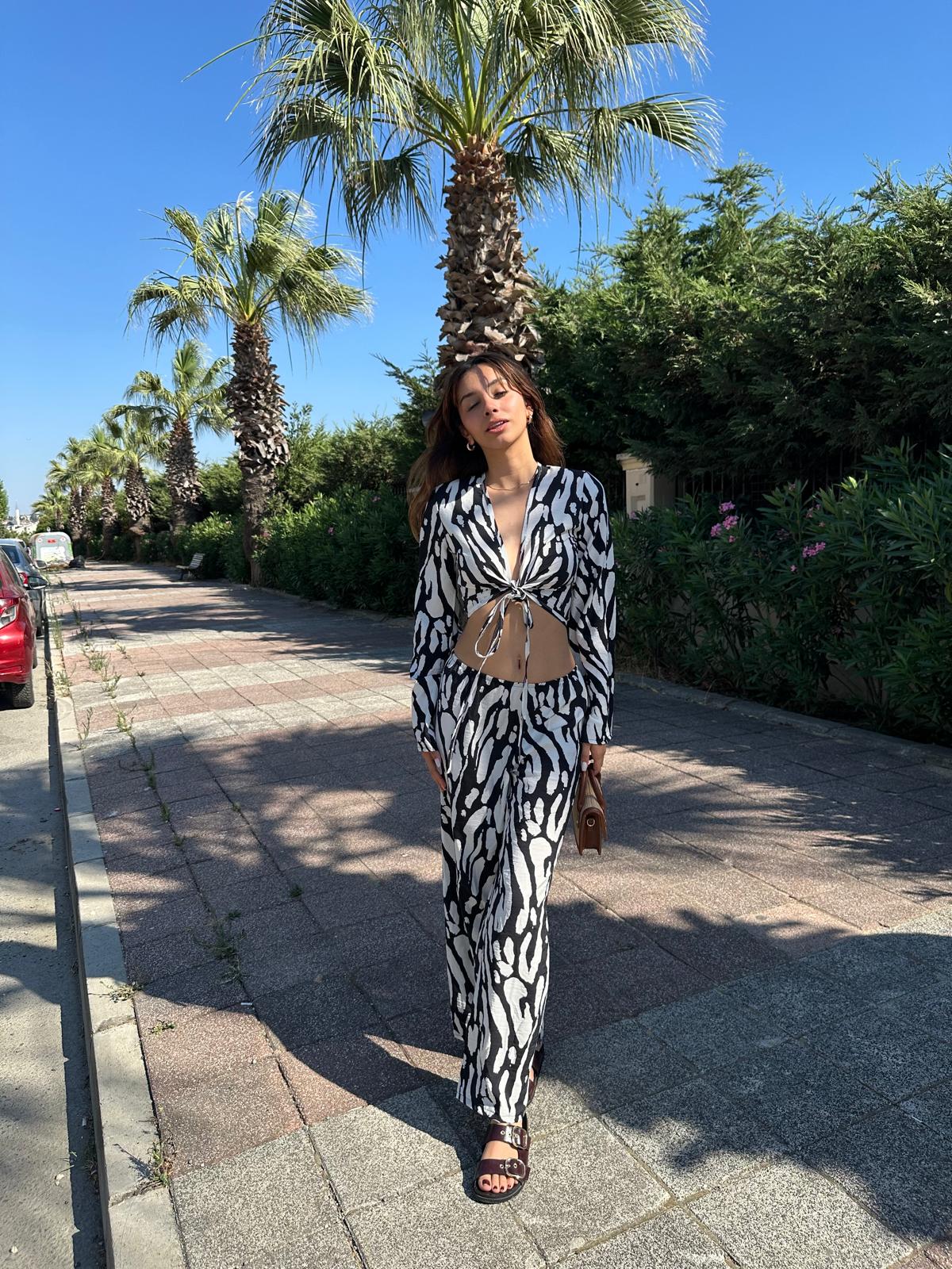 CherryLane Boho Siyah-Beyaz Desenli İspanyol Kollu Bol Paça Yazlık Takım